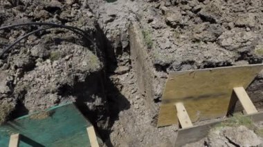 Siperlere yerleştirilmiş plastik borular. Yukarıdan aşağıya geniş manzara. Yüksek kalite 4k görüntü