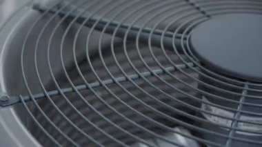 Ev Hayranı Klima Sistemi 'nin yakın çekim görüntüsü. Gündüz vakti. Yüksek kalite 4k görüntü