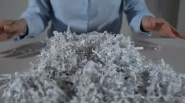 Kağıt ofis evrakları çalışan kadınların elinde. Yüksek kalite 4k görüntü