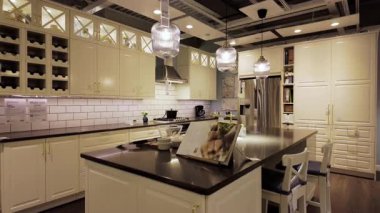 IKEA mobilya mağazası, birçok tasarlanmış ev alanı, satışa hazır. Bolingbrook, IL 60440 ABD 03 Ağustos 2024. Yüksek kalite 4k görüntü