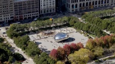 Chicago şehir merkezinden, şehir yoğunluğu ve mimari çeşitliliği vurguluyor. Yüksek kalite 4k görüntü