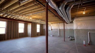 Tahta Aygır ve Çerçeveli Ev Bodrumu Yenileme. Yüksek kalite 4k görüntü