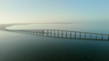 Miami 'deki Biscayne Bay Rickenbacker Köprüsü. Yüksek kalite 4k görüntü