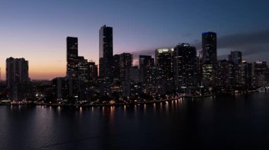 Günbatımında Miami Şehri 'nin nefes kesici havası. Yüksek kalite 4k görüntü