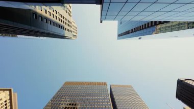 Aşağıdan Chicago 'nun gökdelenleri. Kamerayı çek. Yüksek kalite 4k görüntü