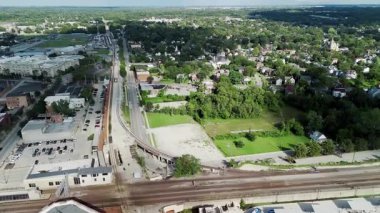 Joliet 'teki banliyö hayatı yukarıdan görülüyor. Hava görüntüsü. Yüksek kalite 4k görüntü