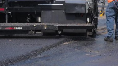 Element of Road Development Suburban 'da yeni asfalt yol. Asfalt geçidi elementi. Kapatın. Yüksek kalite 4k görüntü