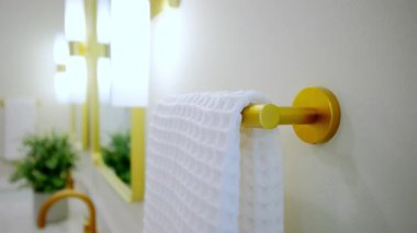 Modern banyo musluğunun elementleri. Havalı çift lavabo. Nowel holder. Manzarayı kapat. Yüksek kalite 4k görüntü