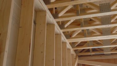 Yeni Ev Ahşap Kirişleri İnşaatı. İnşaat elementi. Yüksek kalite 4k görüntü