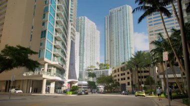 ABD şehir merkezindeki Miami sokaklarının stabil görüntüsü. Miami, ABD. 20 Mart 2025. Yüksek kalite 4k görüntü