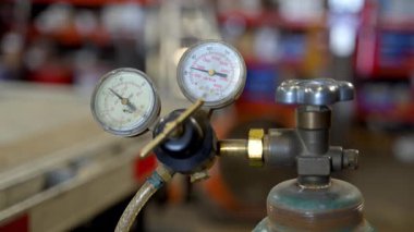 Kaynak endüstrisi için oksijen tüpleri. Sıkıştırılmış hava gazlı oksijen tüpü. - Evet. Yüksek kalite 4k görüntü