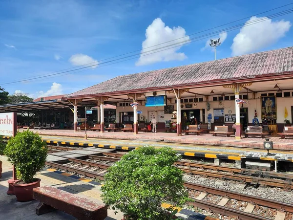 タイでは 1896年3月26日に開業し 1921年に再建されたアユタヤ駅は ノーザン ラインの主要な鉄道駅の1つであり ナコーン アユタヤ州のノースイースタン線である — ストック写真