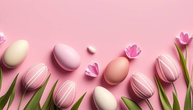 Yeşil yumurta tutacağındaki paskalya yumurtaları pembe arka planda pembe çiçeklerle