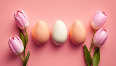 Yeşil yumurta tutacağındaki paskalya yumurtaları pembe arka planda pembe çiçeklerle