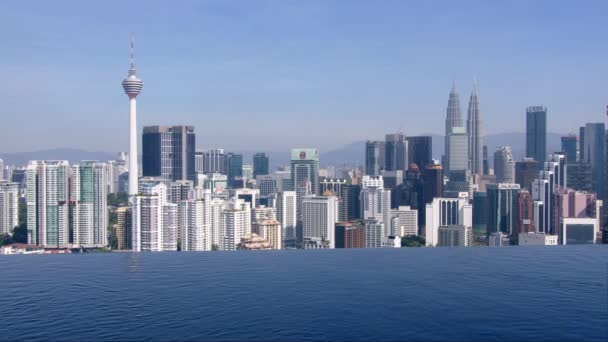 Pandangan Panorama Atap Kuala Lumpur Atas Kolam Renang Yang Tak — Stok Video