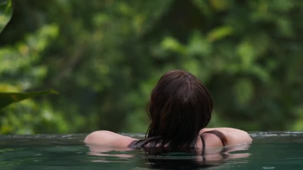 Attractive Woman Resting Edge Infinity Swimming Pool Rain Tropical Forest — Stock Video