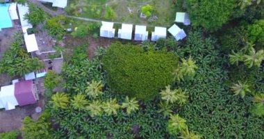 Doğu Nusa Tenggara, Endonezya 'daki 17. Ada Deniz Parkı yakınlarındaki Riung köyünün akşam manzarası. 