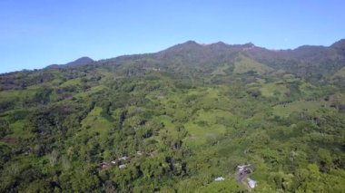 Doğu Nusa Tenggara, Endonezya 'daki Kelimutu Milli Parkı yakınlarındaki Moni Köyü etrafındaki hava köyü.. 