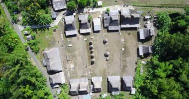 Doğu Nusa Tenggara, Endonezya 'daki Luba Geleneksel Köyü Drone View. 