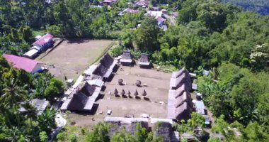 Doğu Nusa Tenggara, Endonezya 'daki Luba Geleneksel Köyü Drone View. 