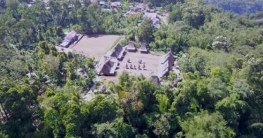 Doğu Nusa Tenggara, Endonezya 'daki Luba Geleneksel Köyü Drone View. 