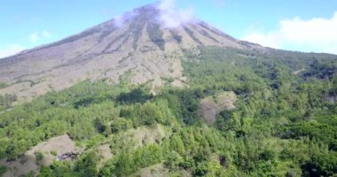 Doğu Nusa Tenggara, Endonezya 'daki Luba Geleneksel Köyü Drone View. 