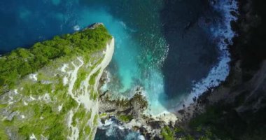 Bin Adanın ve Atuh Sahili yakınlarındaki Hava Görüntüsü, Nusa Penida, Bali, Endonezya.