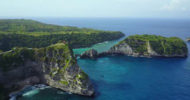 Bin Adanın ve Atuh Sahili yakınlarındaki Hava Görüntüsü, Nusa Penida, Bali, Endonezya.