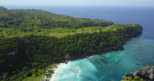 Luftaufnahme Der Nähe Von Tausend Inseln Aussichtspunkt Und Atuh Beach — Stockvideo
