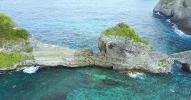 Atuh Sahili ve Nusa Penida Adası, Bali, Endonezya çevresindeki hava manzarası.