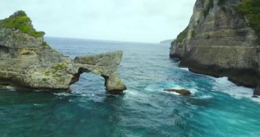 Atuh Sahili ve Nusa Penida Adası, Bali, Endonezya çevresindeki hava manzarası.