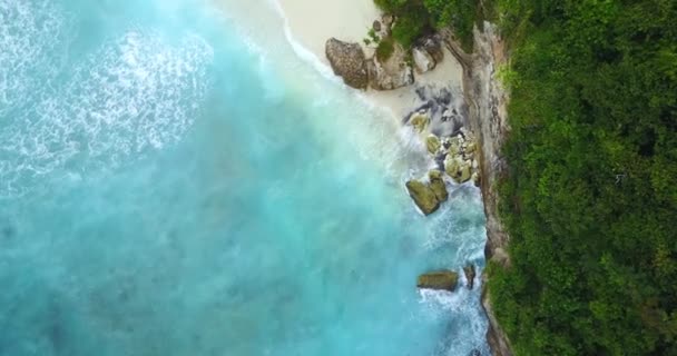 Letecký Pohled Pláž Atuh Okolí Ostrova Nusa Penida Bali Indonésie — Stock video