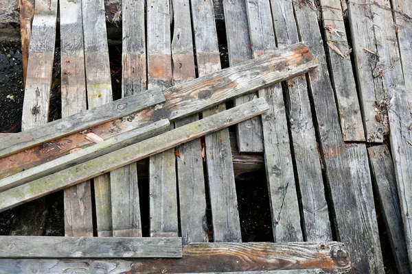 Παλιές Ξύλινες Σανίδες Εγκαταλείφθηκαν Για Σαπίσουν — Φωτογραφία Αρχείου