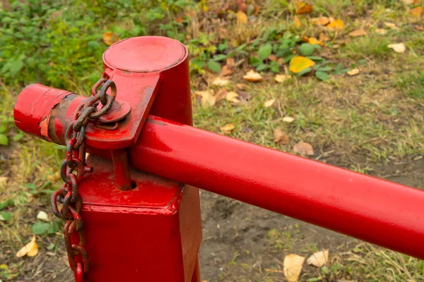 Una Imagen Cerca Una Puerta Seguridad Metal Roja Cerrada Cerrada — Foto de Stock