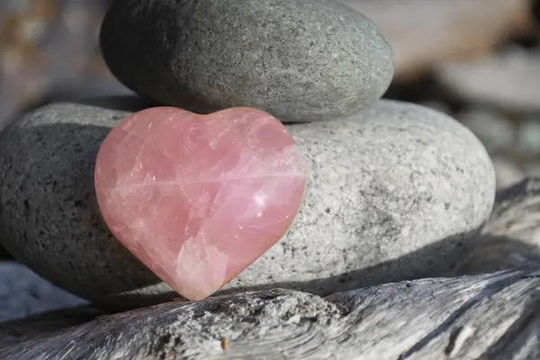 Close Image Large Rose Quartz Crystal Heart Resting One Smooth — Stock Photo, Image