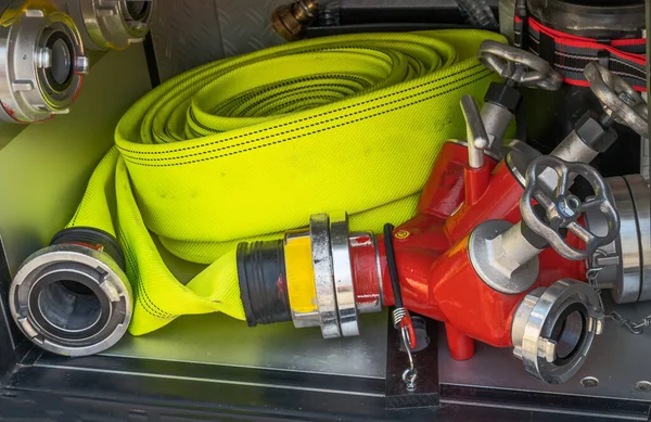 Notfallausrüstung Einem Roten Feuerwehrauto — Stockfoto