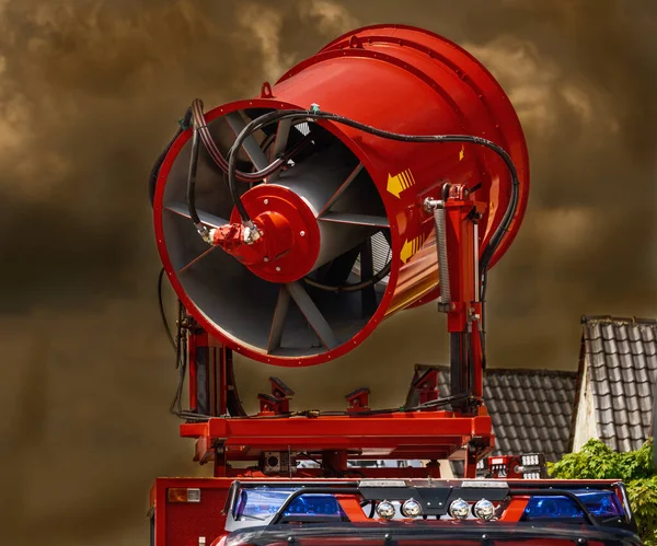 Rode Rook Ventilator Een Brandweerwagen — Stockfoto