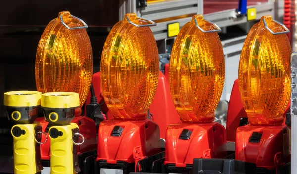 赤い消防車の中の緊急機器 — ストック写真