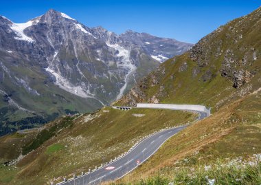 Grossglockner Hight Tauern Dağları 'ndaki yüksek dağlık arazi geçidi.
