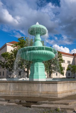 Münih Ludwig Maximilian Üniversitesi çeşme.