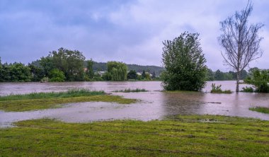 https://st5.depositphotos.com/1151443/74640/i/380/depositphotos_746404562-stock-photo-flooded-landscape-heavy-rain-schrobenhausen.jpg