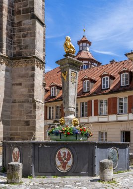 ANSBACH, GERMANY - 18 Haziran 2024 'te Almanya' nın Ansbach kentinde Karl-Wilhelm-Friedrich-Brunnen (1746) heykeli.