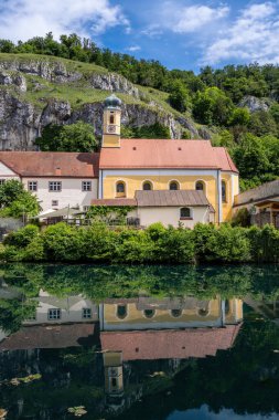 The idillic village Essing in the Altmuehltal valley (Bavaria, Germany) clipart