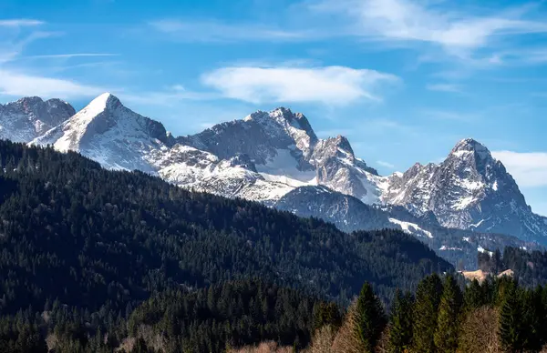 Wetterstein dağları ile Bavyera 'da Alp manzarası
