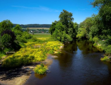 Altmhuehl nehri ile doğal manzara