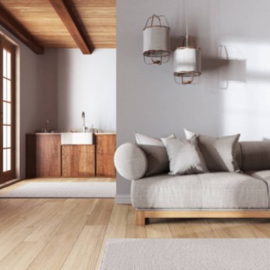 Arka plan bulanık, japandi moda oturma odası ve mutfak. Ahşap dolaplar, modern kumaş kanepe. En düşük iç tasarım