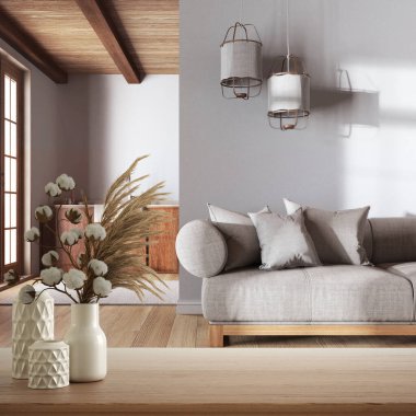 Ahşap masa, masa ya da raf Japon oturma odası ve mutfak üzerinde pamuk çiçekli seramik vazolar ve minimalist iç mimari tasarım konsepti.