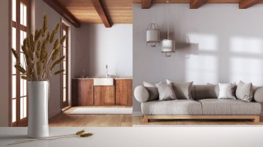 Beyaz masa ya da rafta pipetler, kuru bitkiler, süs, kulaklar, çarşaf, vazo dalları, Japonya 'nın ahşap oturma odası ve mutfağı. Koltuklar ve dolaplar, iç tasarım.