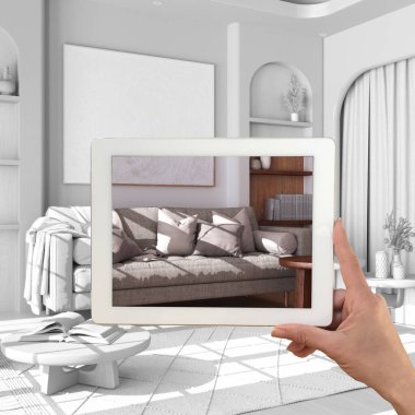 Gelişmiş gerçeklik kavramı. Özel mimari tasarım mobilya ürünleri simülasyonunda kullanılan AR uygulamalı el bilgisayarı tableti, tamamen beyaz arka plan, çiftlik evi oturma odası