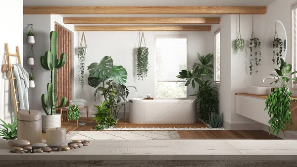 Ahşap masa, masa ya da raf cam vazoda kiraz çiçeklerinin dalları ile kaplanmış modern banyo manzarası üzerinde ev bitkileri, kentsel orman iç tasarım konsepti